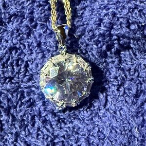 Elegant Silver Tone Pendant Necklace